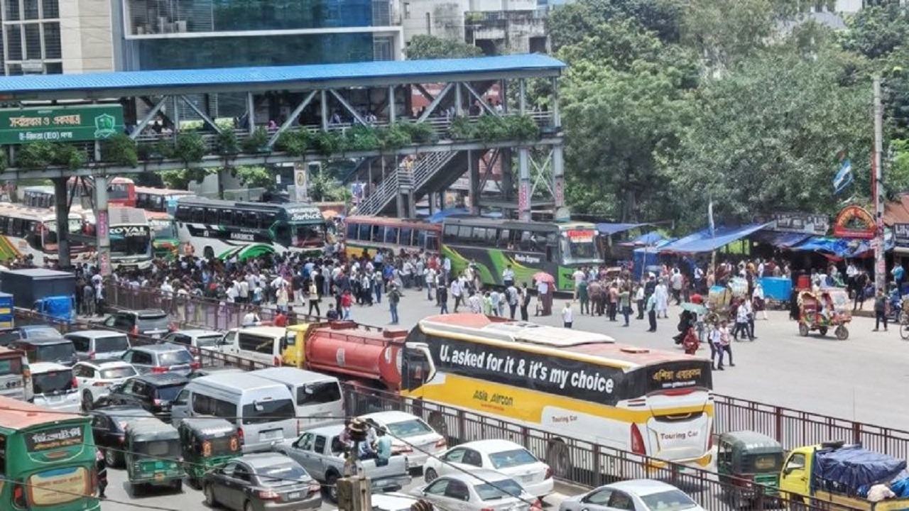 সায়েন্সল্যাব মোড়ে শিক্ষার্থীদের অবরোধ