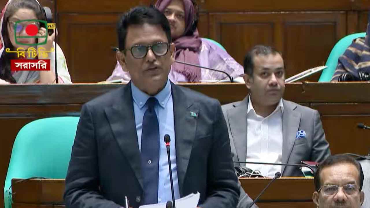 কাউকে আঘাত করতে চাননি শিক্ষামন্ত্রী, বিতর্কিত মন্তব্যের জন্য দুঃখ প্রকাশ