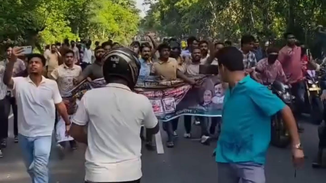 নিষিদ্ধ ছাত্রলীগের মিছিল ঘিরে গোপালগঞ্জে উত্তেজনা, বিএনপির ওপর হামলার অভিযোগ