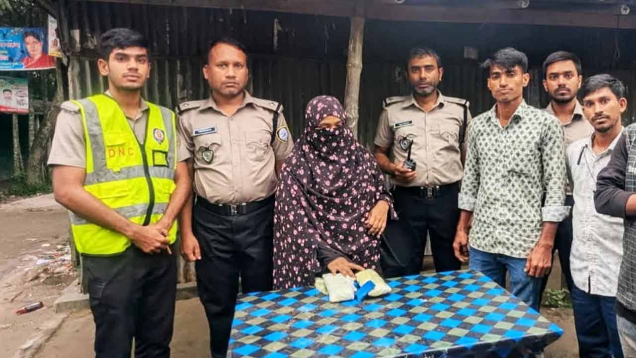 কেন্দুয়ায় বাসে তল্লাশি, ৭ হাজার ইয়াবাসহ নারী গ্রেপ্তার