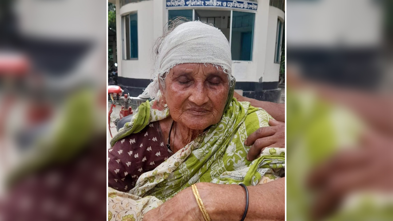 বগুড়ায় জমি বিরোধের জেরে হামলা, বৃদ্ধা মাকে বাঁচাতে গিয়ে আহত ছেলে