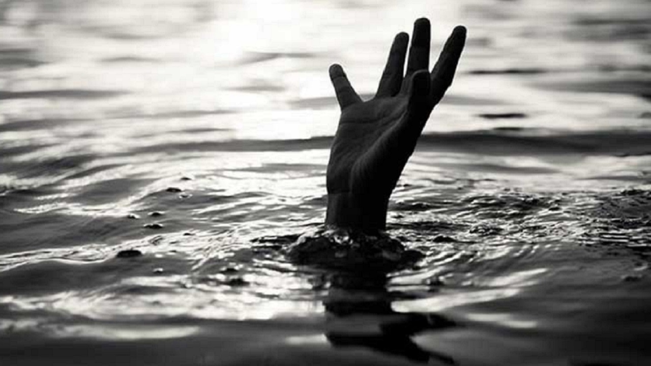 ভাইকে বাঁচাতে পুকুরে ঝাঁপ, একসঙ্গে ভাই-বোনের মৃত্যু
