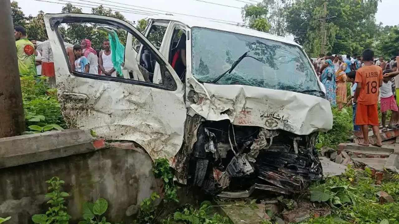 বরযাত্রীবাহী মাইক্রোবাস দুর্ঘটনায় শিশু ও পরীক্ষার্থী নিহত, আহত ১২
