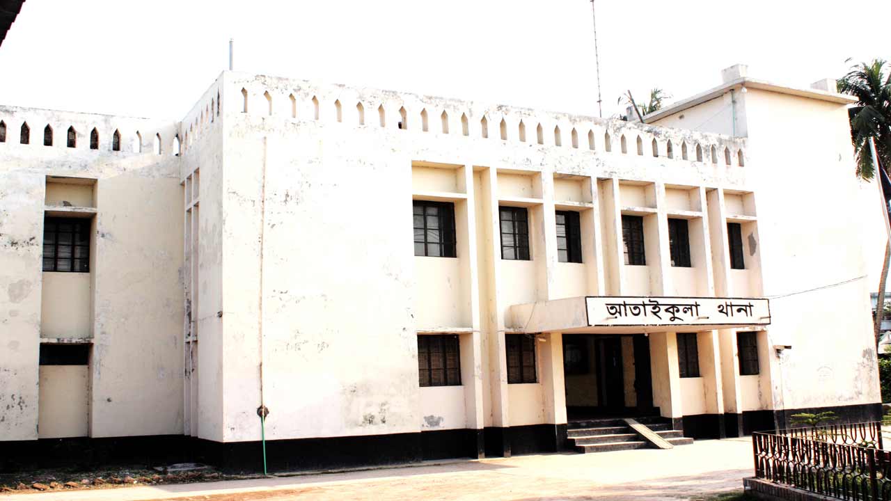 পাবনায় আ. লীগ নেতার গলাকাটা মরদেহ উদ্ধার, হত্যার তদন্তে পুলিশ