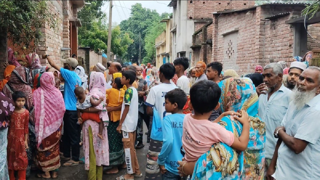 চাঁপাইনবাবগঞ্জে বিদ্যুৎস্পৃষ্টে ৩ জনের মৃত্যু