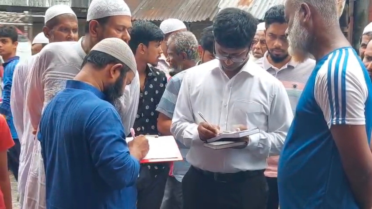 ডেঙ্গু প্রতিরোধে ঝালকাঠিতে মোবাইল কোর্ট, দুই প্রতিষ্ঠানকে জরিমানা