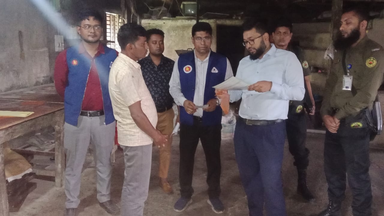 জয়পুরহাটে অস্বাস্থ্যকর পরিবেশে খাদ্য উৎপাদন, দুই বেকারিকে ২০ হাজার টাকা জরিমানা