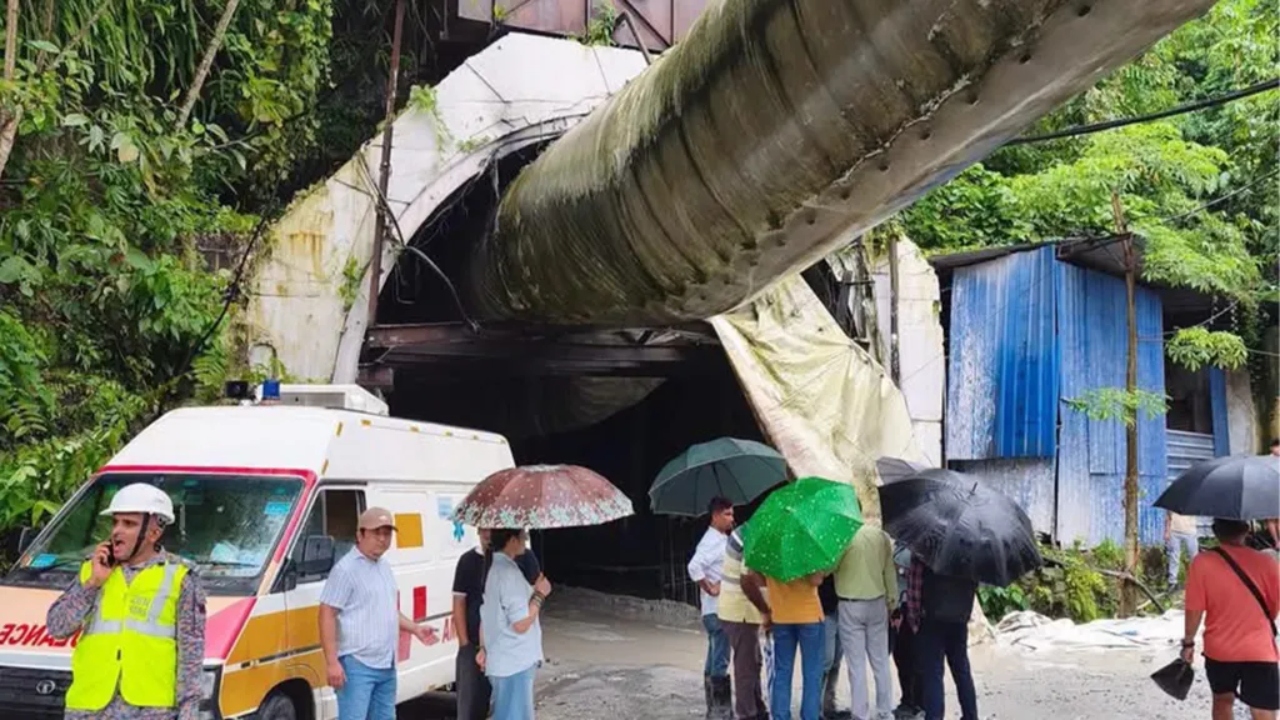 ভারতে টানেল ধসে ১২ শ্রমিক নিহত
