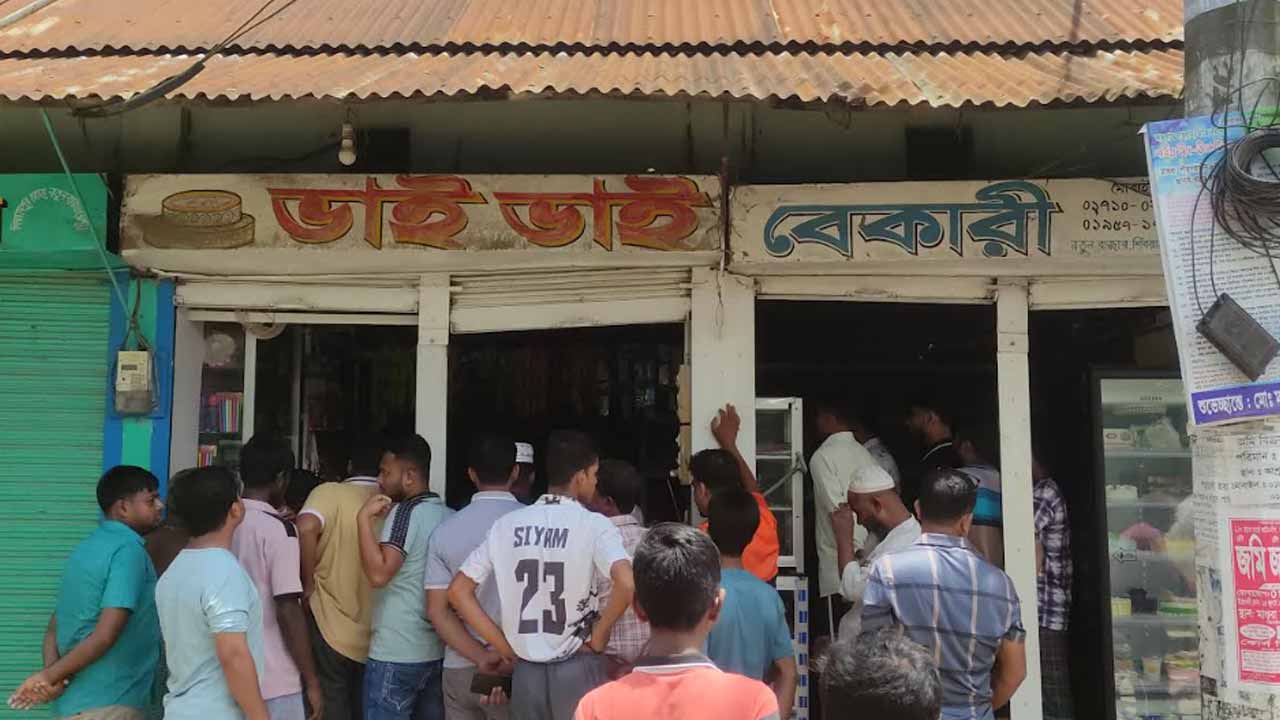 নকল বিএসটিআই সিলে খাদ্যপণ্য বাজারজাত, বেকারিকে ৬০ হাজার টাকা জরিমানা