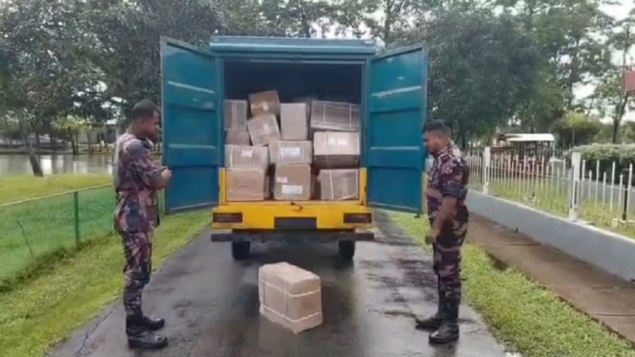 সীমান্তে বিজিবি-র&zwj;্যাবের অভিযানে সাড়ে ৩ কোটি টাকার ভারতীয় পণ্য জব্দ