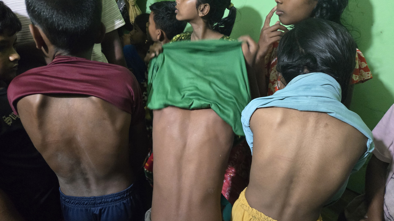 নওগাঁয় আর্জেন্টিনাকে নিয়ে ব্যঙ্গ করায় ১৭ শিক্ষার্থীকে পেটালেন শিক্ষক