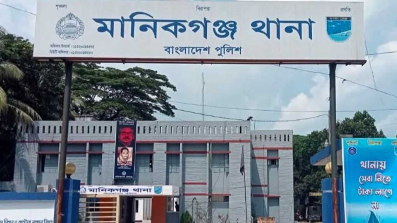কাভার্ড ভ্যানের ধাক্কায় মানিকগঞ্জে ভ্যানচালক নিহত