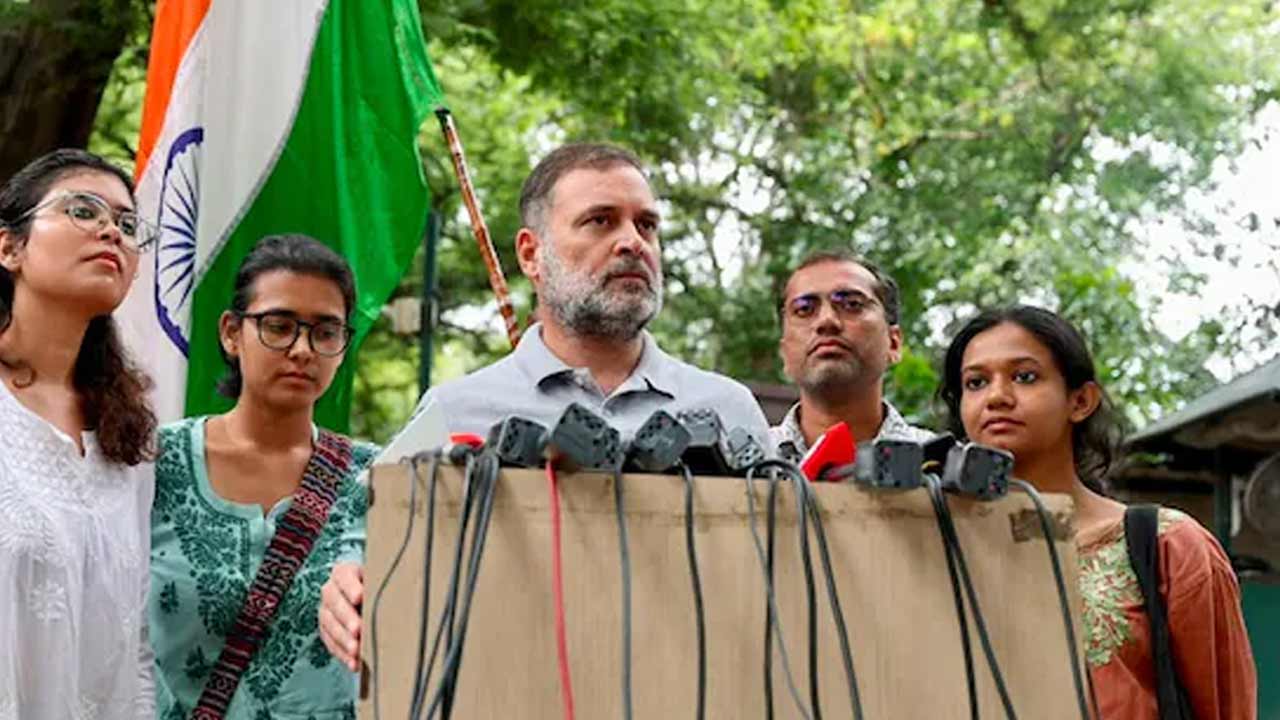 ধর্মেন্দ্র প্রধানকে বরখাস্ত নয়, অন্য মন্ত্রণালয়ে সরানো হতে পারে: রাহুল গান্ধী