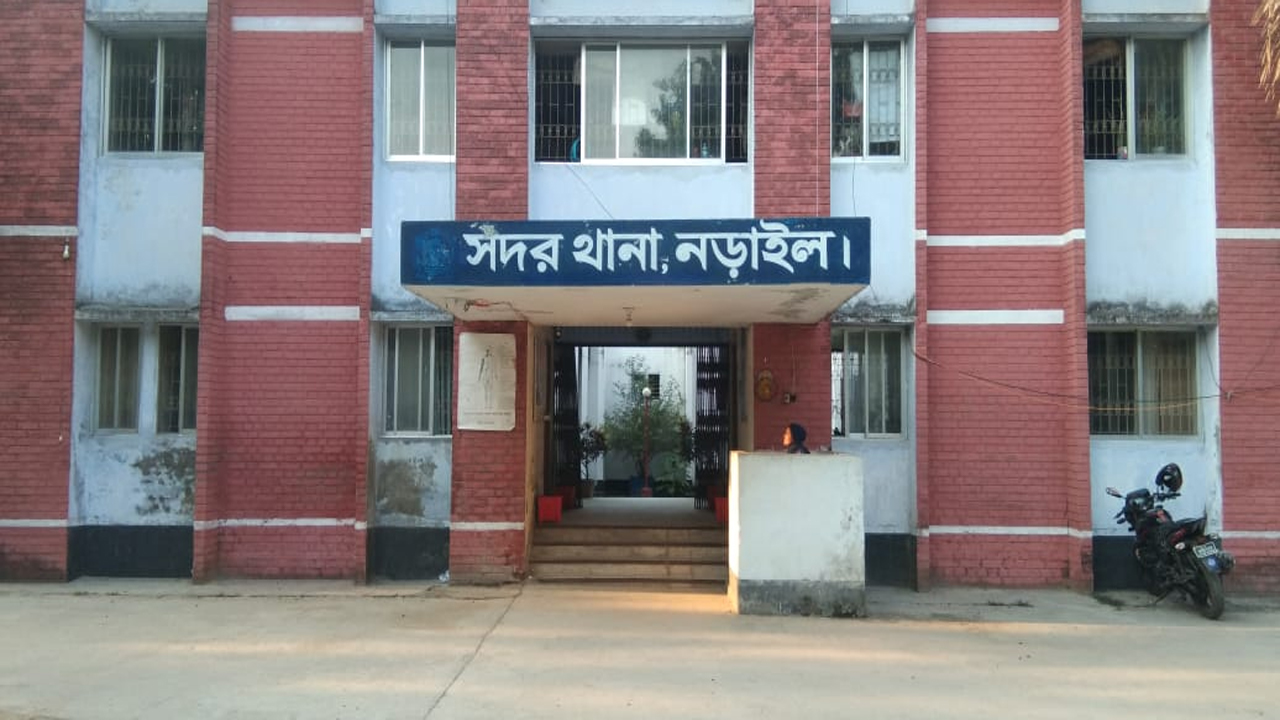 নড়াইলে শিশুকে ধর্ষণের অভিযোগে কিশোর গ্রেপ্তার