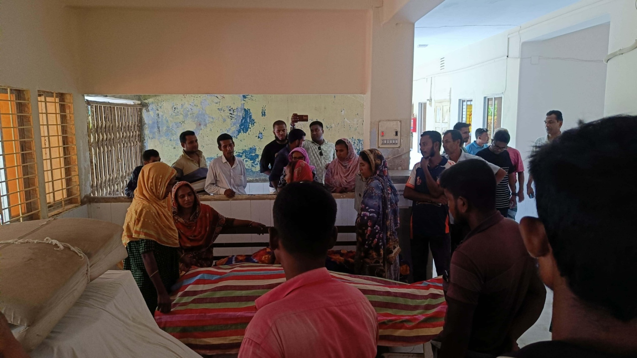 নওগাঁয় খালে গোসলে নেমে প্রাণ গেল নবদম্পতির