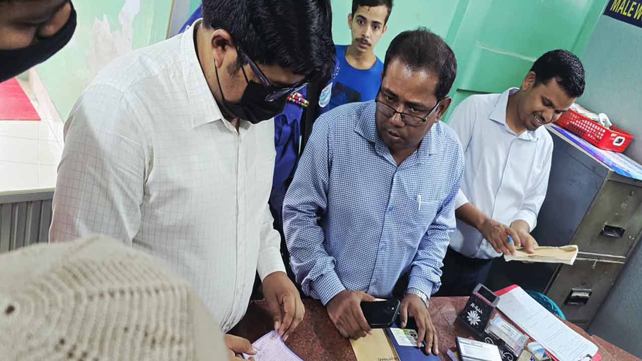 নরসিংদীতে দুই স্বাস্থ্যপ্রতিষ্ঠানকে জরিমানা