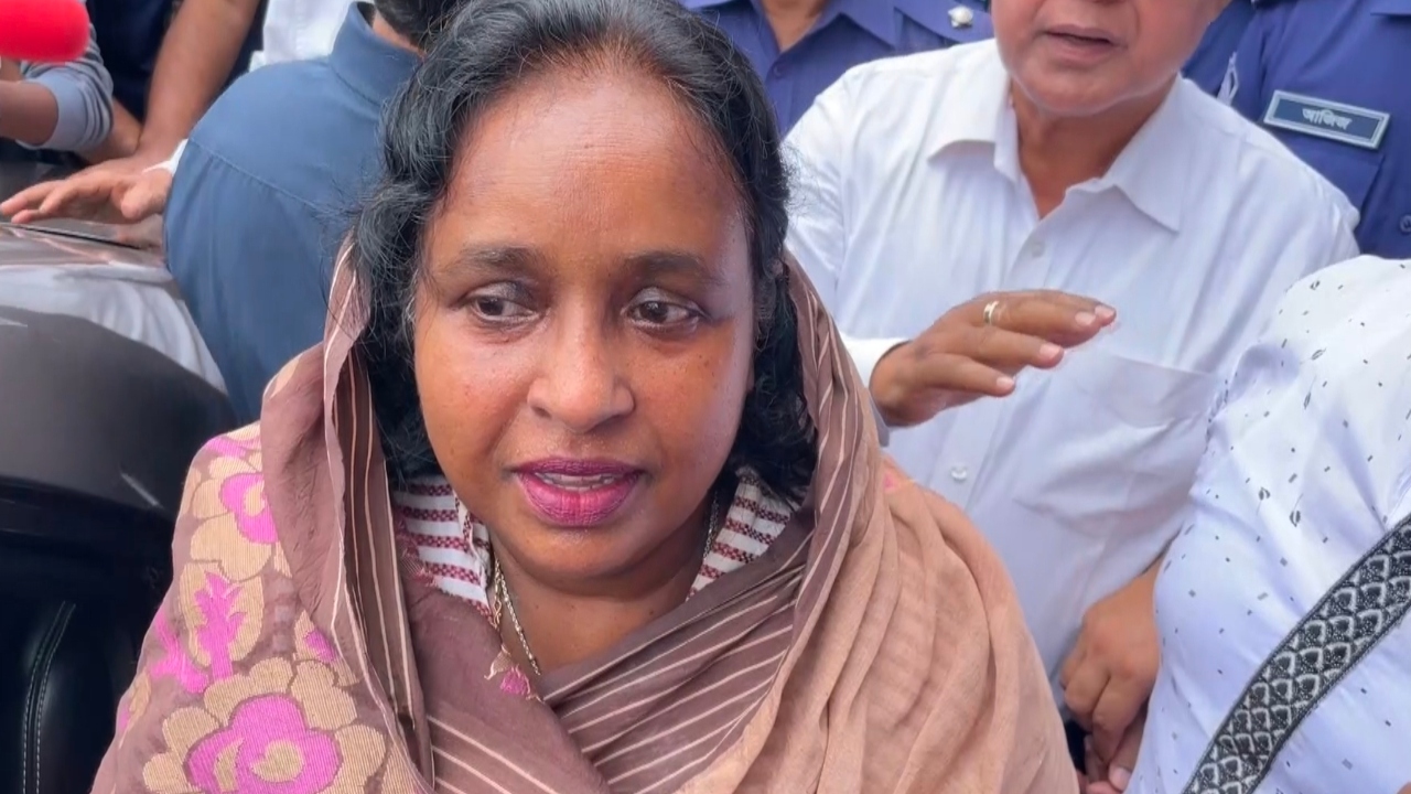 পুলিশের গাড়ি ভাঙচুর মামলায় আদালতে হাজির আইভী, বললেন &lsquo;আমি নির্দোষ হয়েও অপরাধী&rsquo;