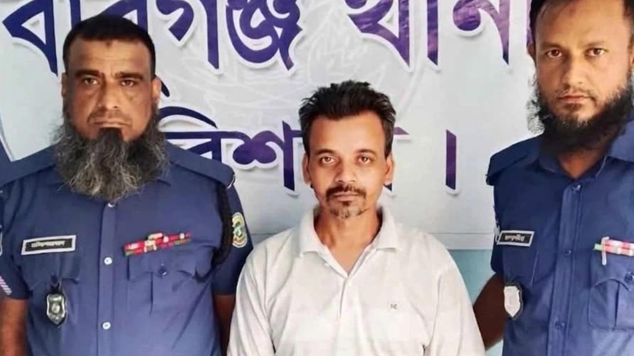 পর্নোগ্রাফি মামলায় গ্রেপ্তার বাবুগঞ্জ উপজেলা জিয়া মঞ্চের সাধারণ সম্পাদক
