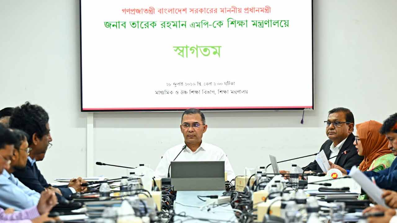 দায়িত্ব নেওয়ার পর প্রথমবার শিক্ষা মন্ত্রণালয় পরিদর্শনে প্রধানমন্ত্রী