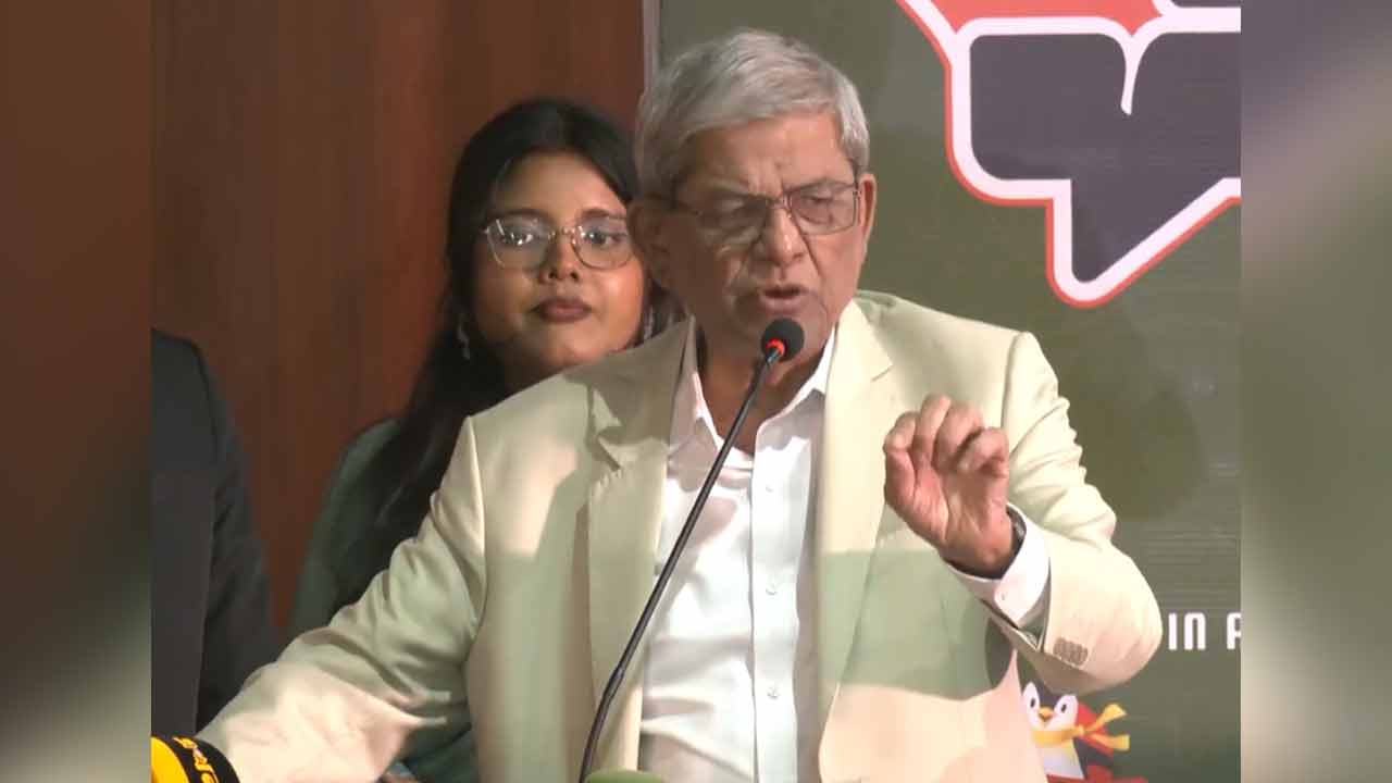 প্রধানমন্ত্রী দিনে প্রায় ১৮ ঘণ্টাই কাজ করেন: মির্জা ফখরুল
