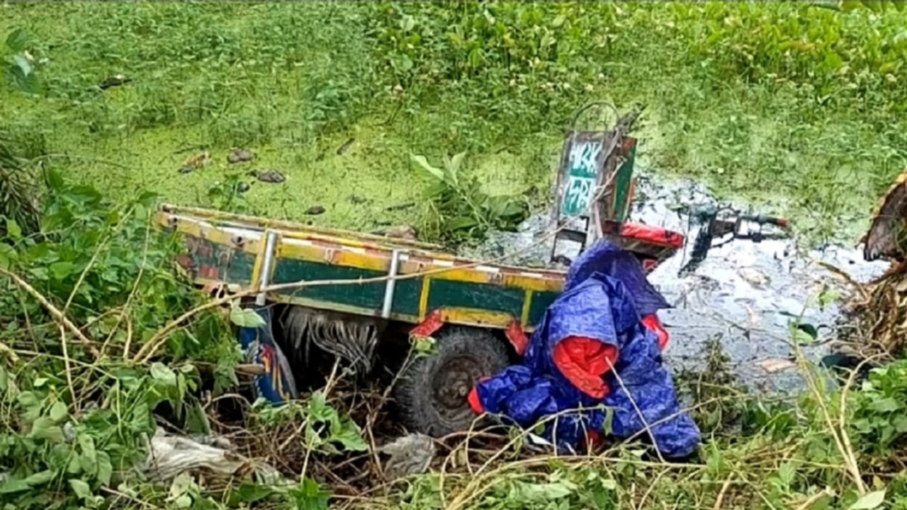 নড়াইলে নসিমন উল্টে চালক নিহত