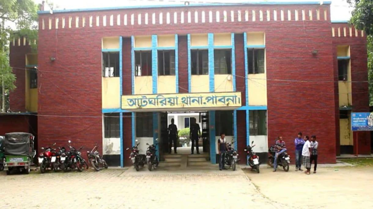 পাবনায় টয়লেটের ট্যাংকি থেকে স্কুলশিক্ষিকার মরদেহ উদ্ধার