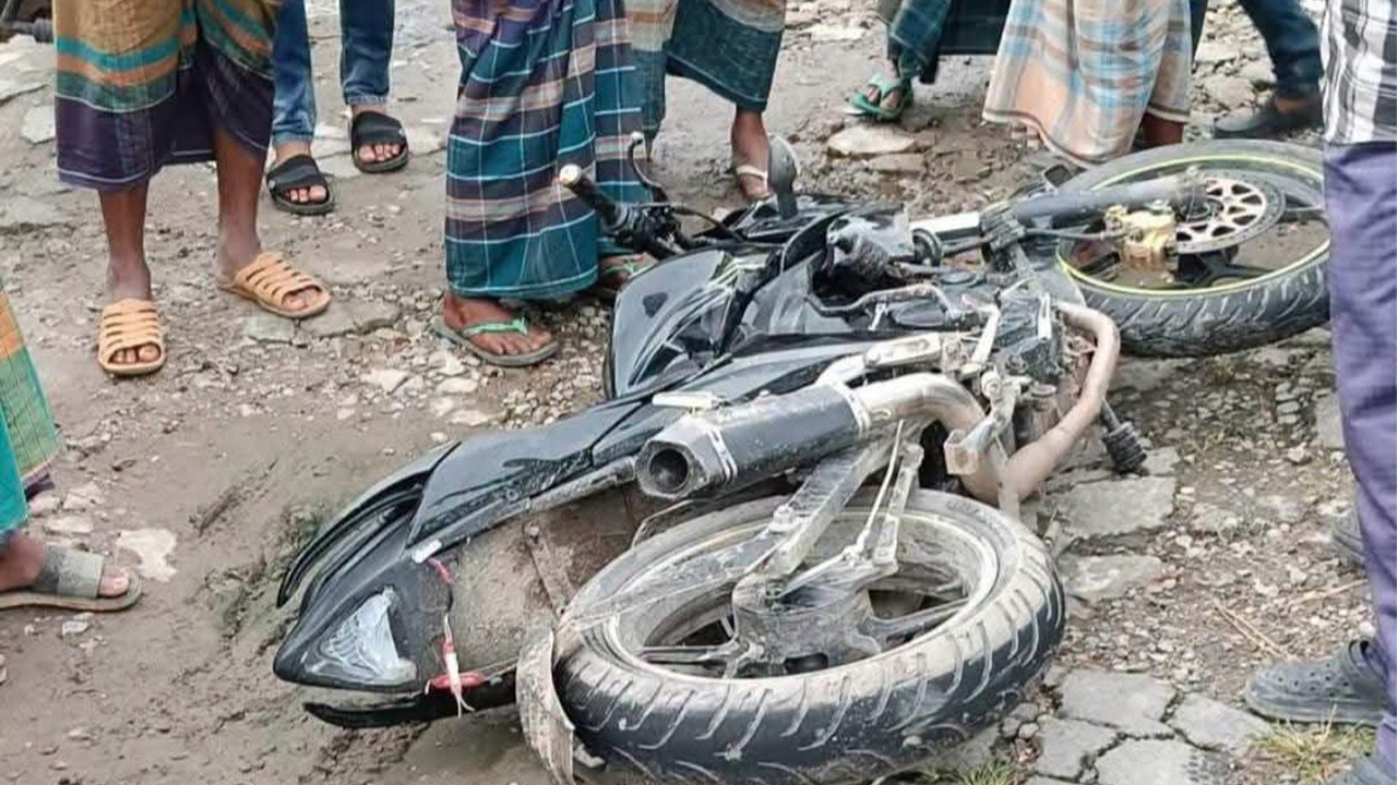 মোটরসাইকেল নিয়ে ঘুরতে বের হয়ে বন্ধুর মৃত্যু