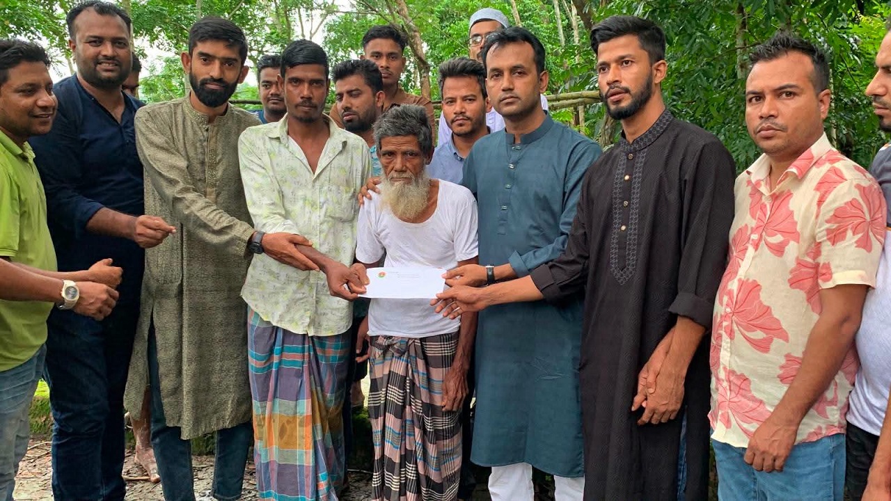 ঝালকাঠিতে জুলাই শহীদ পরিবারের পাশে তারেক রহমান