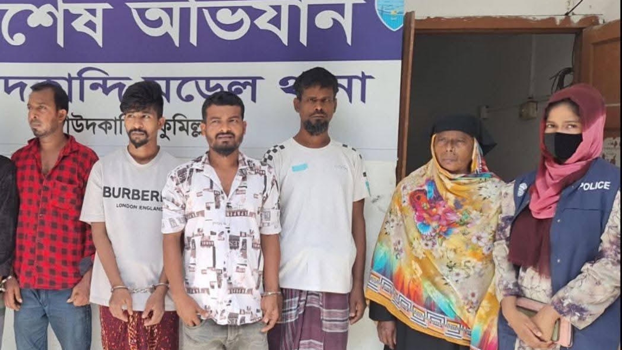 দাউদকান্দিতে ইয়াবাসহ ৫ জন গ্রেপ্তার, ডাকাতি মামলার আসামিও আটক