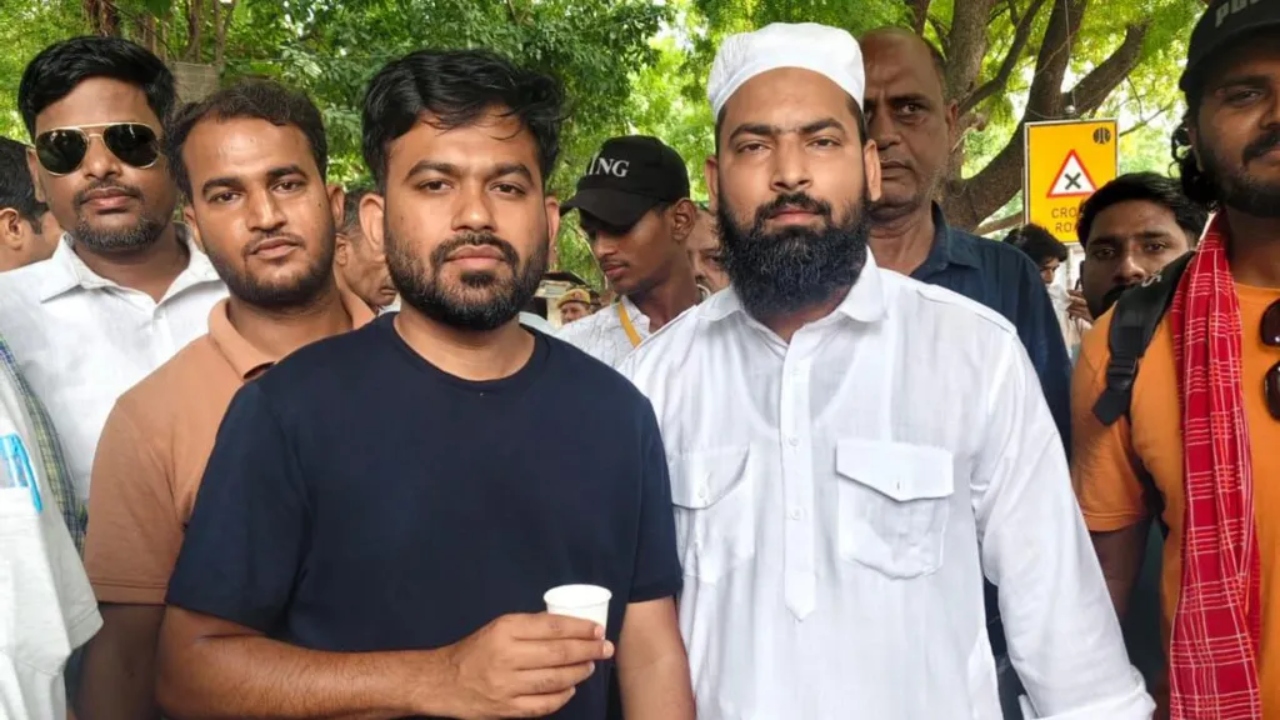 &lsquo;আমি লড়াই থামাব না&rsquo;&mdash;আটকের অভিযোগে সুপ্রিম কোর্টে ছাত্র আন্দোলনের কর্মী