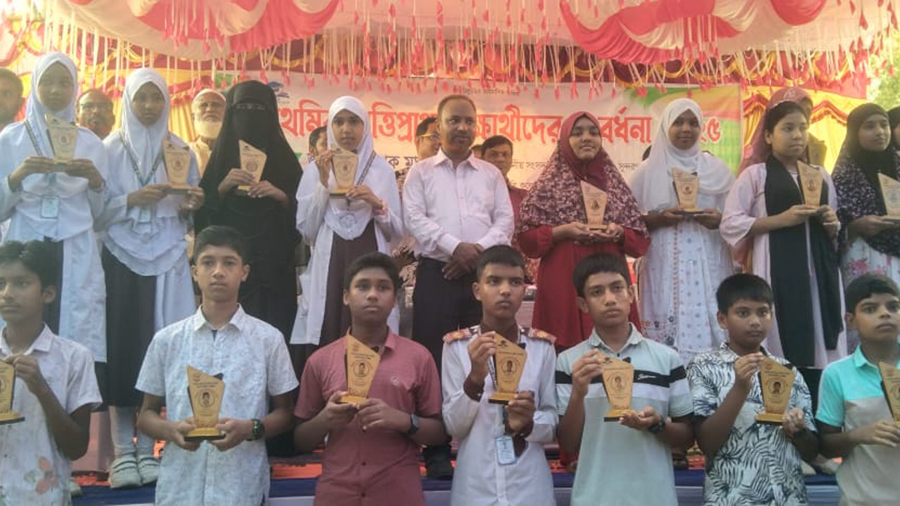 গাইবান্ধায় বৃত্তিপ্রাপ্ত শিক্ষার্থীদের সংবর্ধনা
