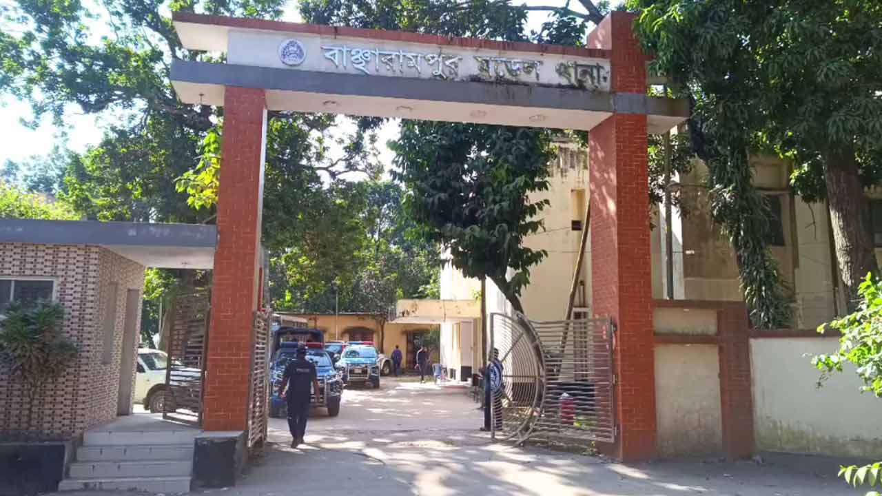 ব্রাহ্মণবাড়িয়ায় পুলিশের ওপর হামলায় চার পুলিশ আহত