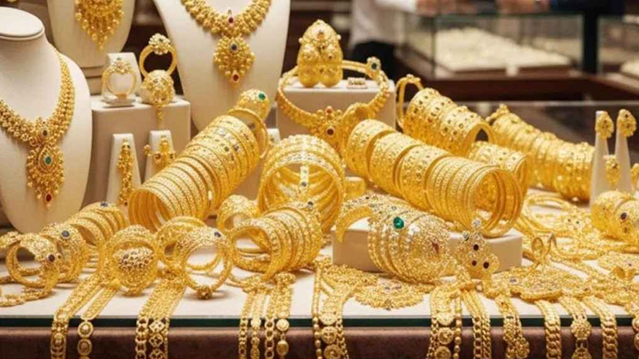 দেশের বাজারে আজ সোনার ভরি কত?