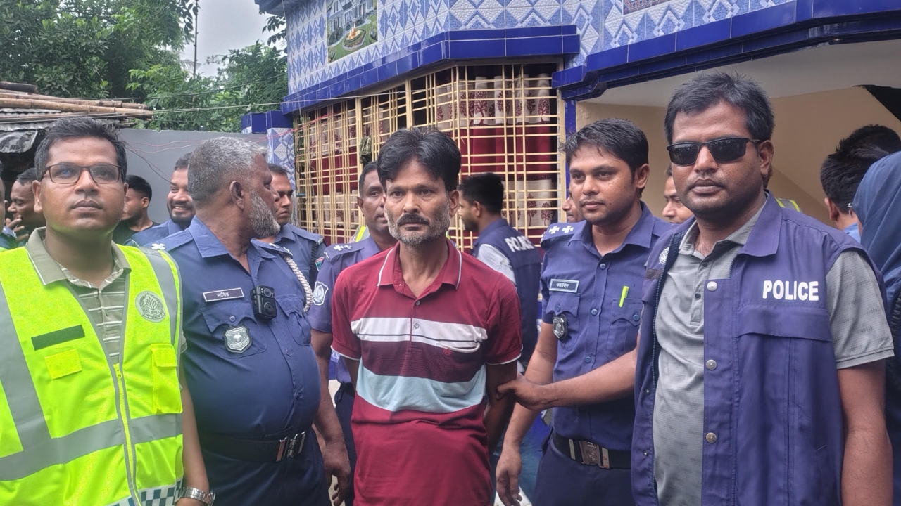 মেহেরপুরের সীমান্তে ব্লক রেইড, নারীসহ ৫ মাদক কারবারি আটক