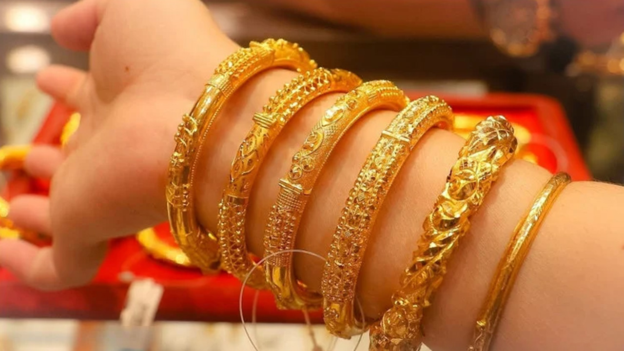 স্বর্ণের দামে বড় লাফ, ভরিতে বাড়লো ৯৮৫৬ টাকা