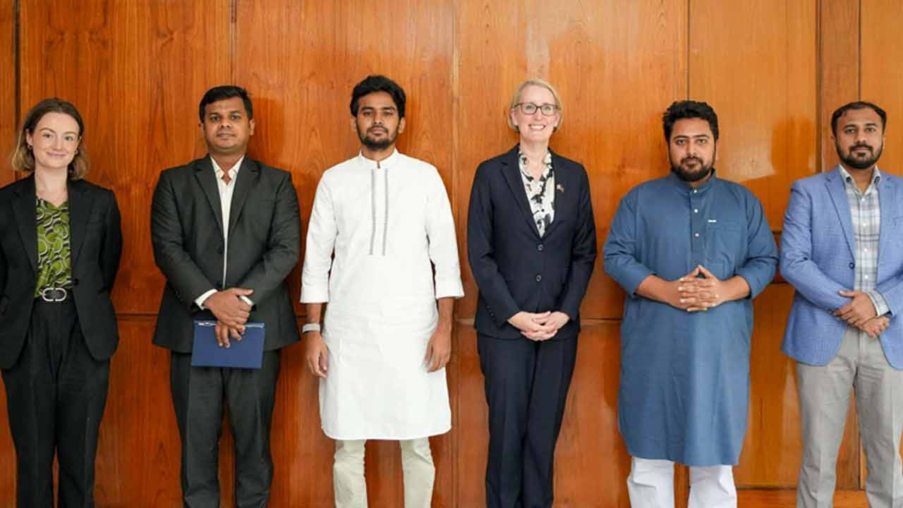 ব্রিটিশ হাইকমিশনারের সঙ্গে নাহিদ ইসলামের বৈঠক