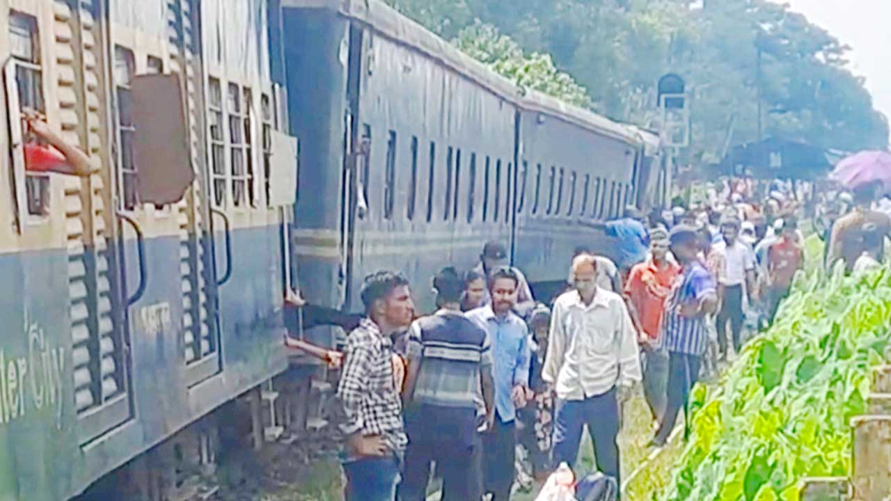 ময়মনসিংহে ট্রেনের বগি লাইনচ্যুত