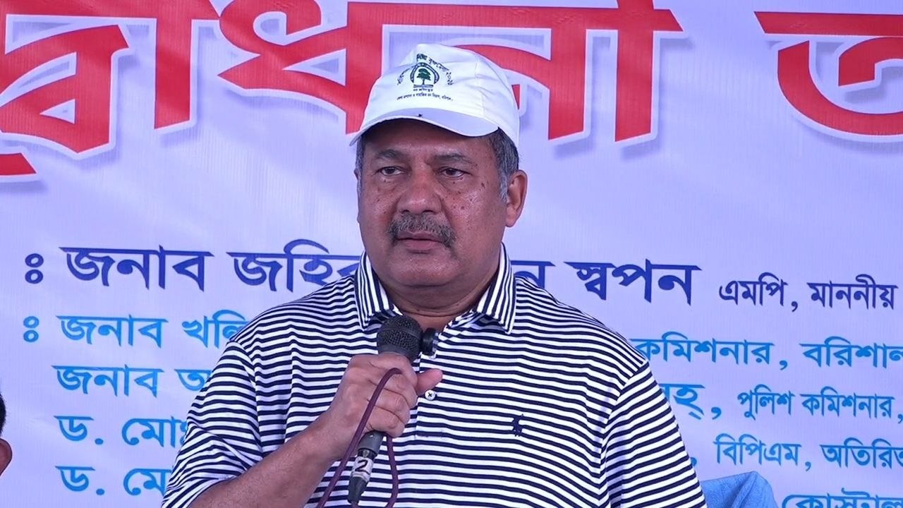 বরিশালে বৃক্ষমেলার উদ্বোধন করলেন তথ্যমন্ত্রী