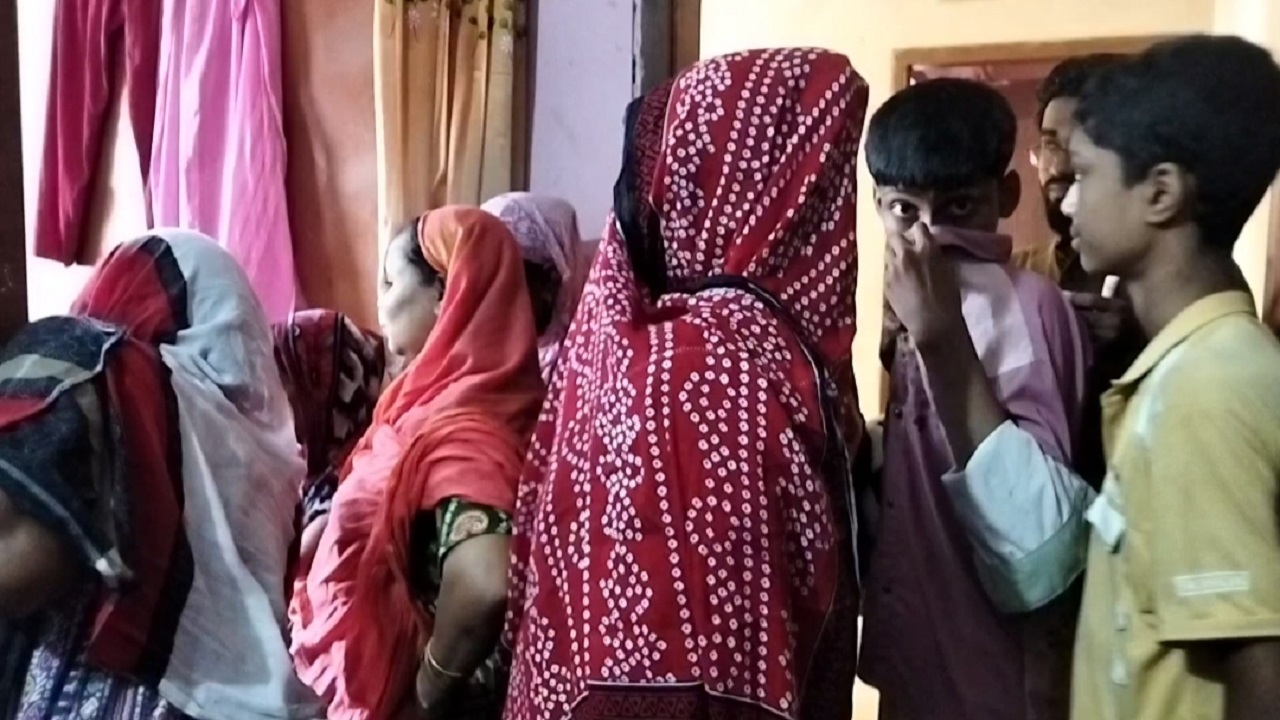 নেত্রকোনায় গৃহবধূর মরদেহ উদ্ধার, পাওয়া গেল চিরকুট