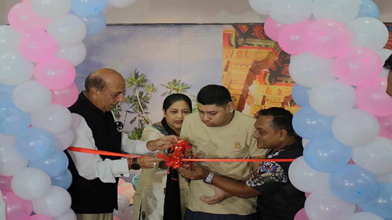দুই প্রধানমন্ত্রী আলোচনায় বসলে অনেক সমস্যার সমাধান হয়: দীনেশ ত্রিবেদী