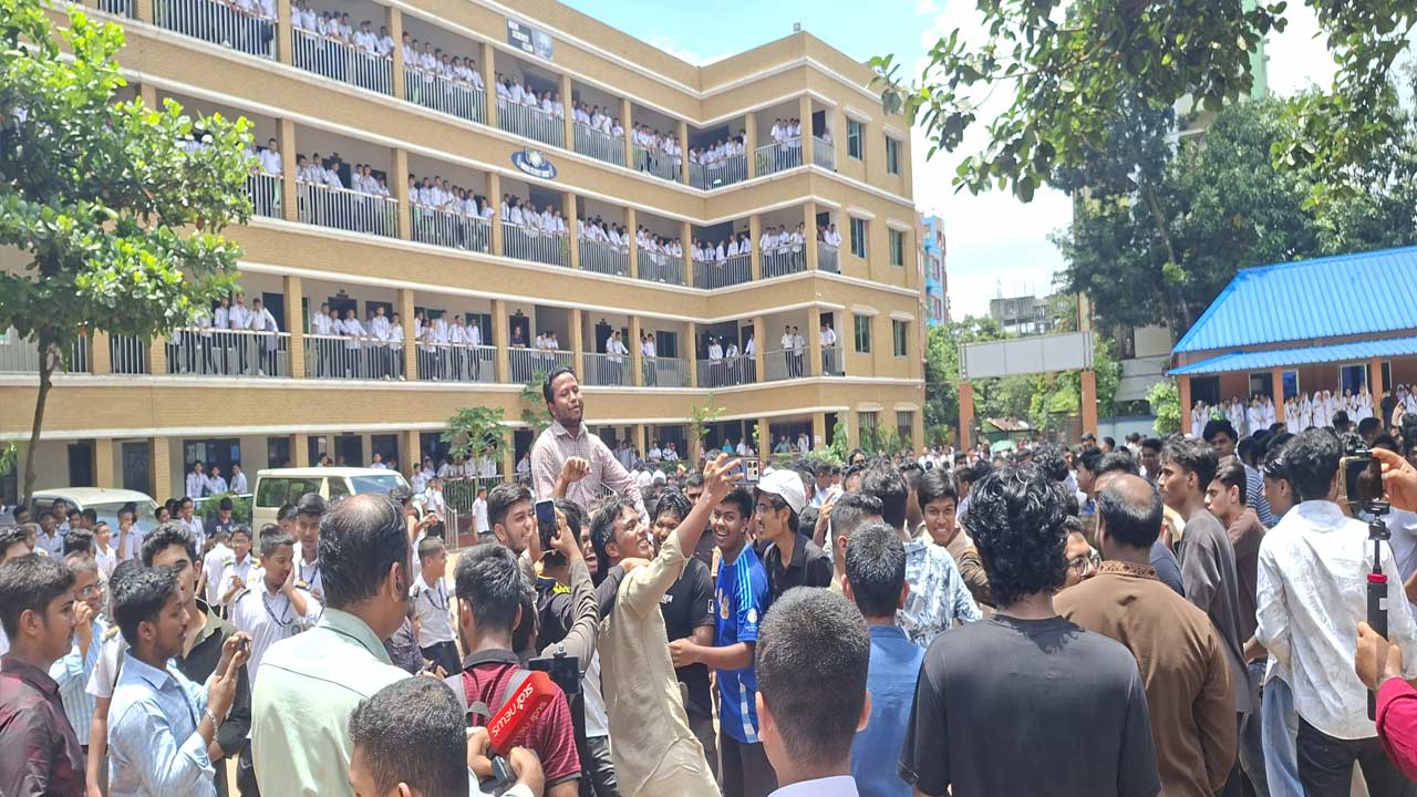 নাছিমা কাদির মোল্লা হাই স্কুলের ৩৮২ শিক্ষার্থীর সবাই জিপিএ-৫