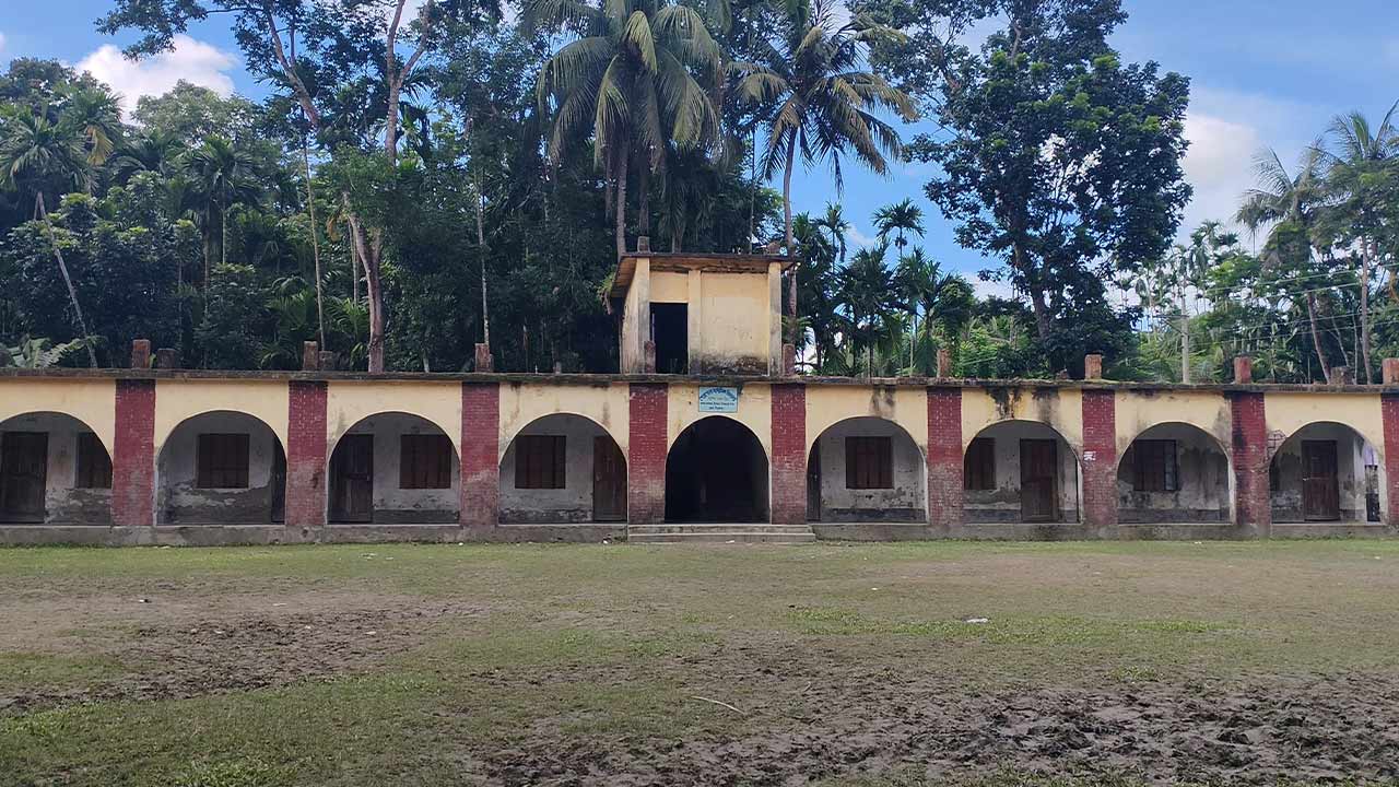 পিরোজপুরে এসএসসিতে ৮ পরীক্ষার্থীর কেউই পাস করেনি