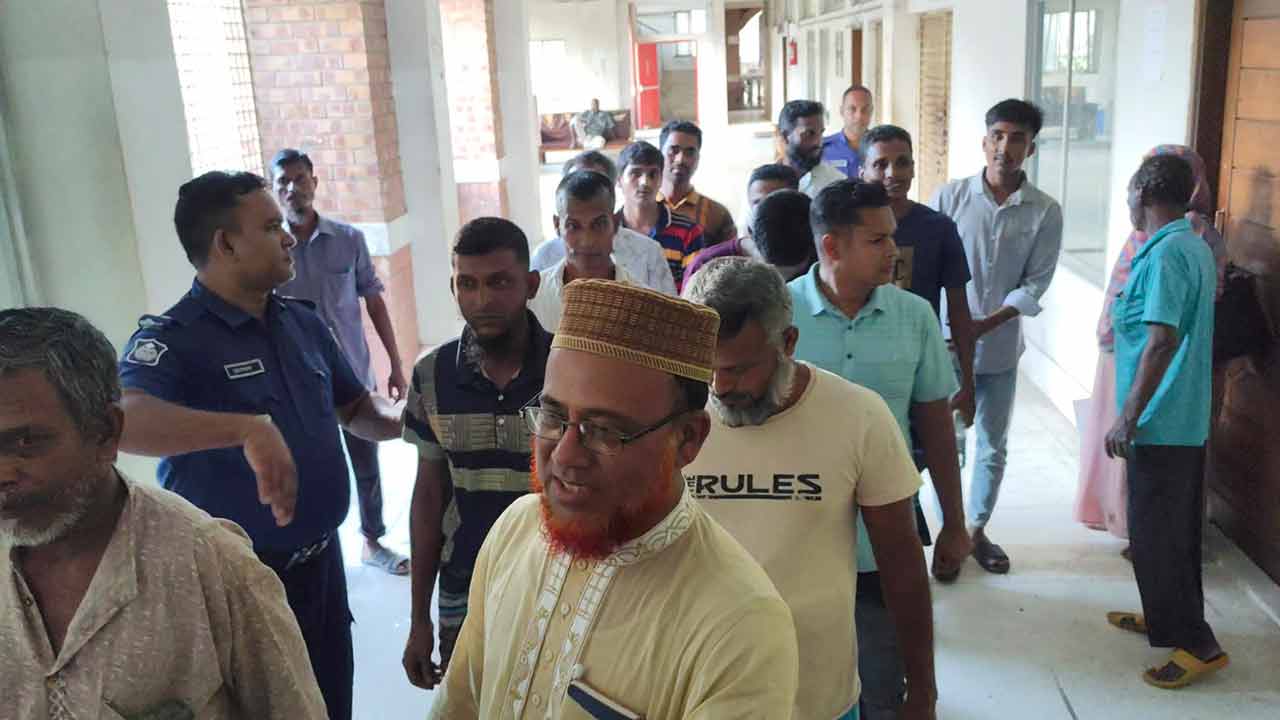 একই দিনে আদালতে সাতক্ষীরার তিন &lsquo;নজরুল&rsquo;, দুজন কারাগারে