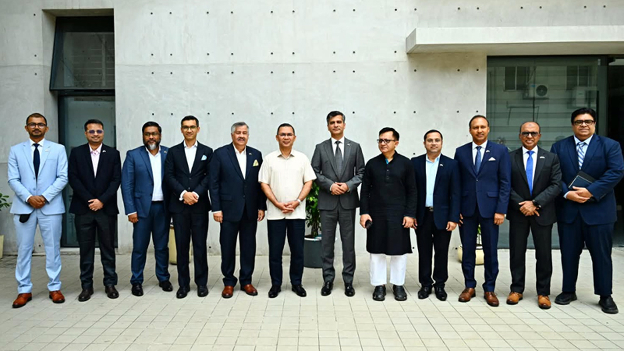 প্রধানমন্ত্রীর সঙ্গে অ্যামচেম প্রতিনিধিদলের সৌজন্য সাক্ষাৎ