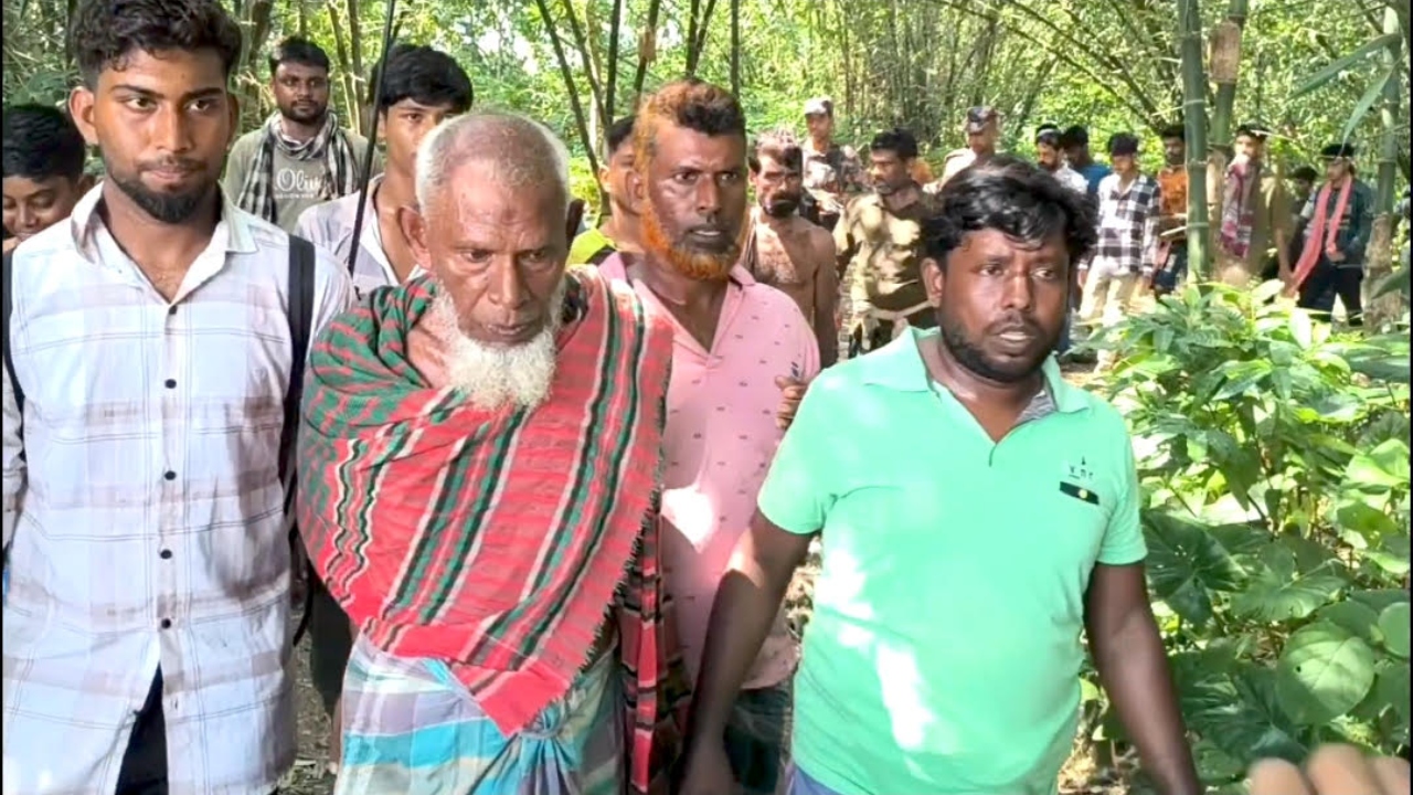 মেহেরপুর সীমান্তে পতাকা বৈঠকে বাংলাদেশি ও দুই ভারতীয় নাগরিক ফেরত