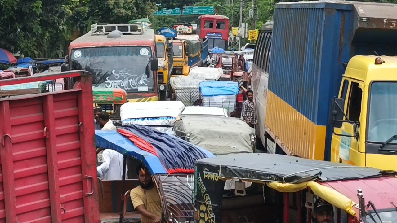 মুজিবের মুক্তির দাবিতে দিনাজপুরে সড়ক অবরোধ