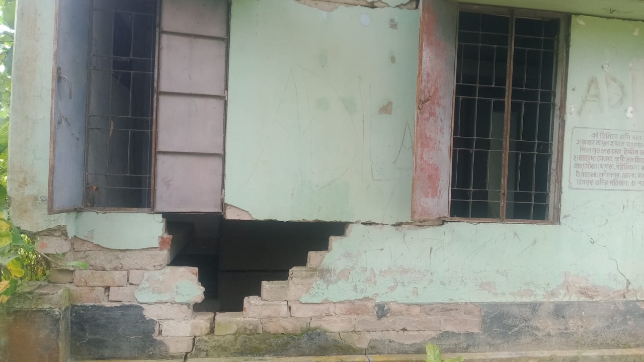 অযত্নে জরাজীর্ণ কমিউনিটি ক্লিনিক, দেড় বছর ধরে ভাড়া বাড়িতে স্বাস্থ্যসেবা