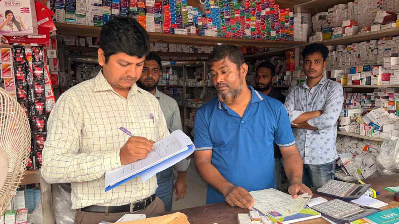 মাগুরায় মেয়াদোত্তীর্ণ ইনসুলিন বিক্রির দায়ে জরিমানা