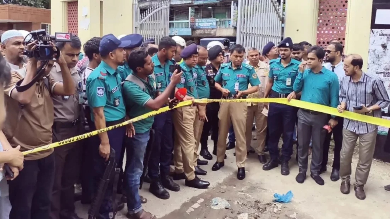বরিশাল আদালত চত্বরে ককটেল বিস্ফোরণ, নিরাপত্তা জোরদার