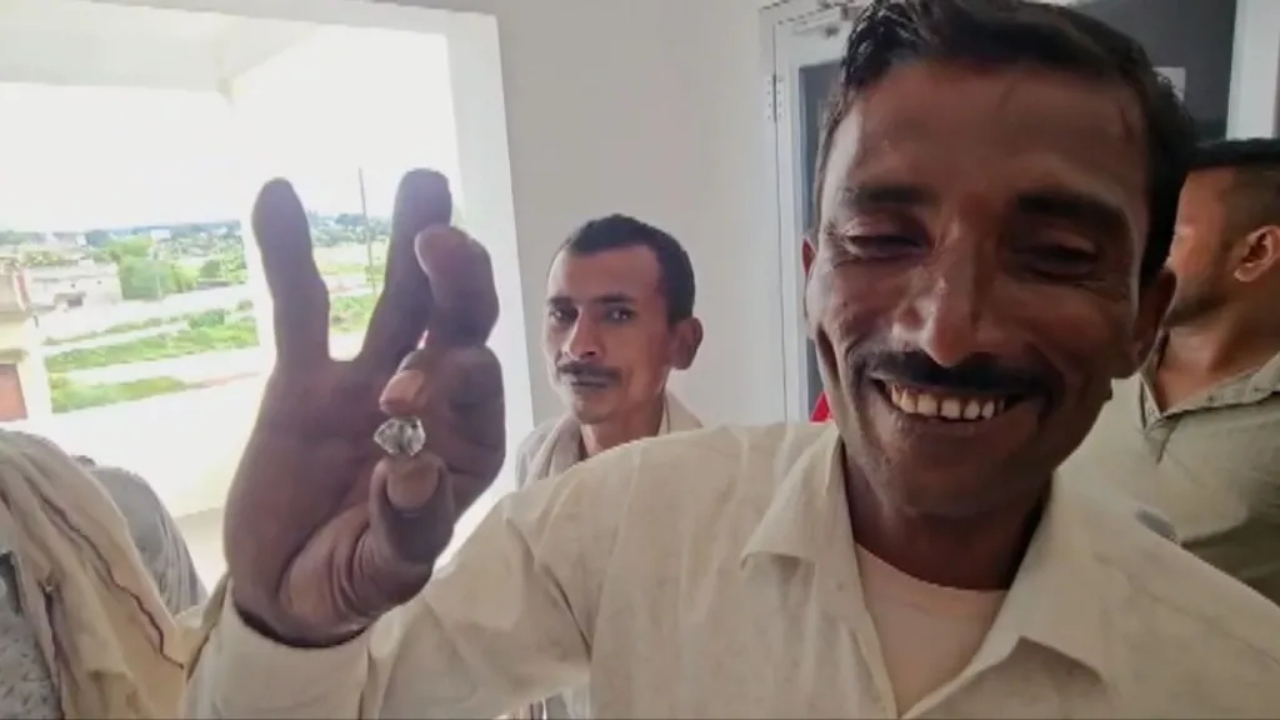 ৫২ হাজার ডলারের হীরা পেলেন ভারতের সাত শ্রমিক